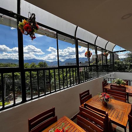 International Hotel Medellin Bagian luar foto