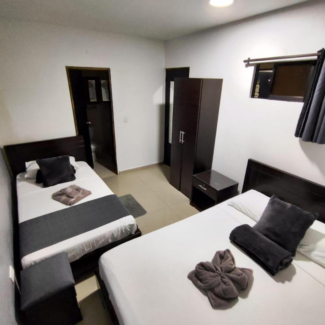 International Hotel Medellin Bagian luar foto