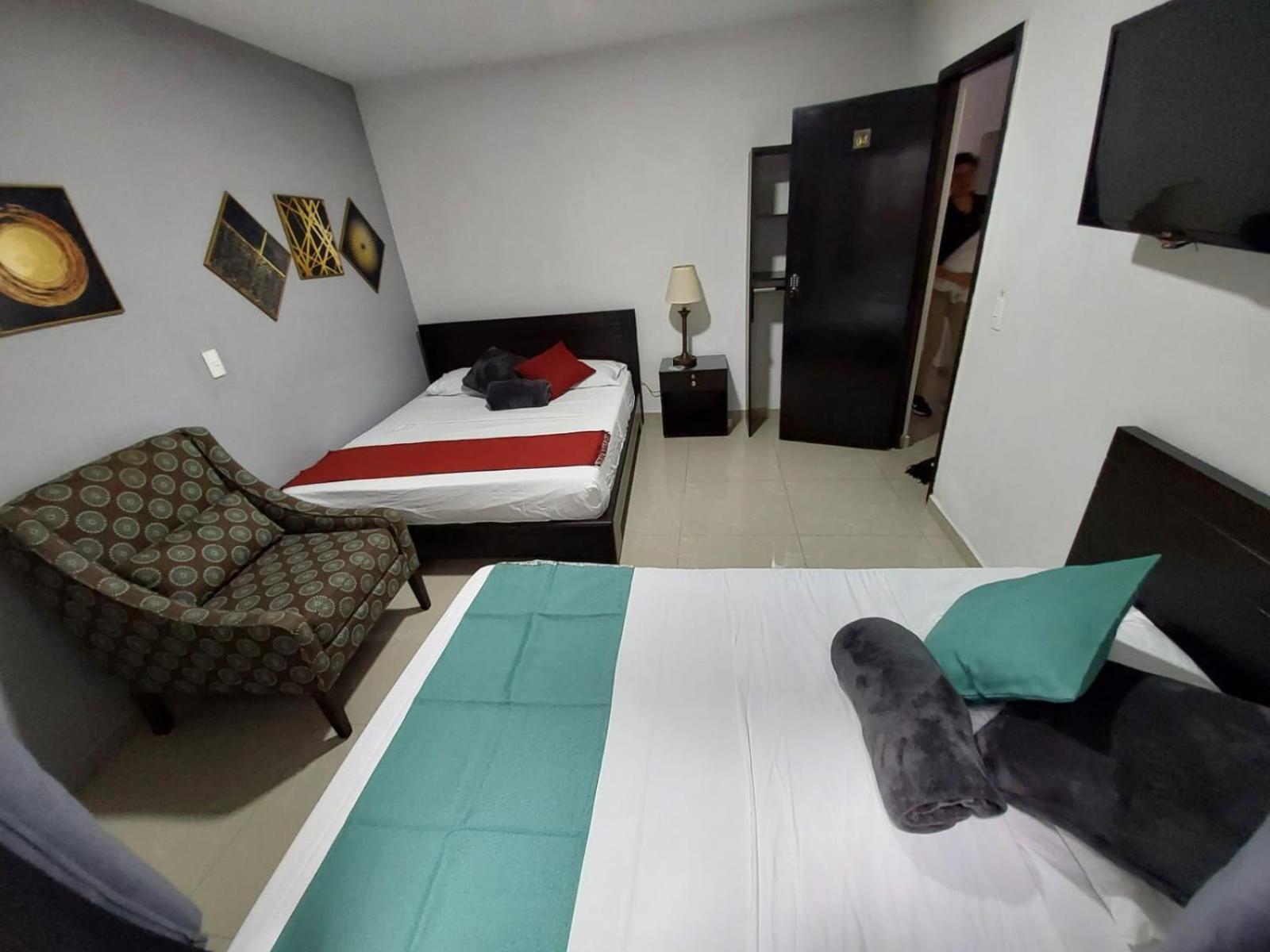 International Hotel Medellin Bagian luar foto