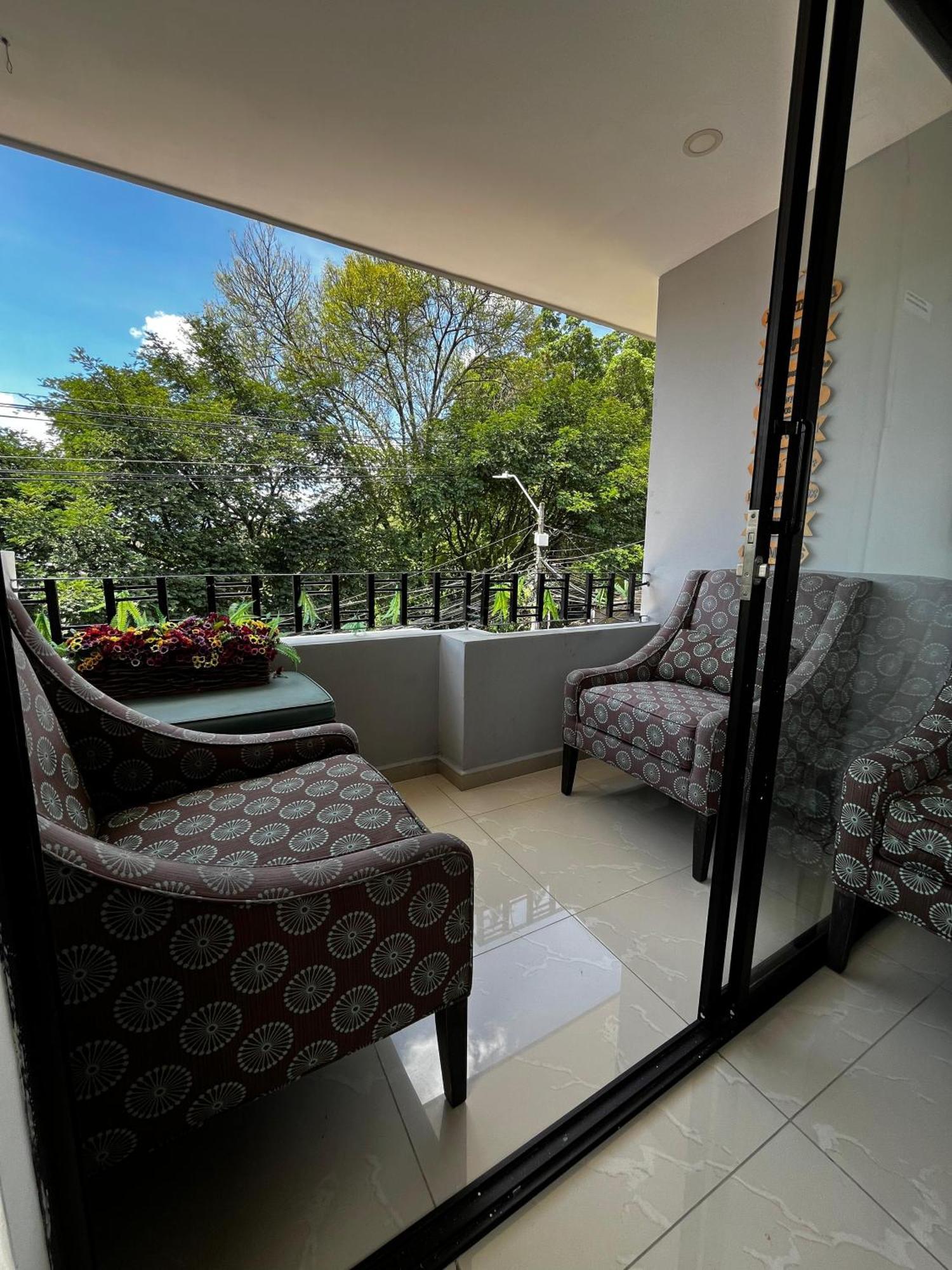 International Hotel Medellin Bagian luar foto