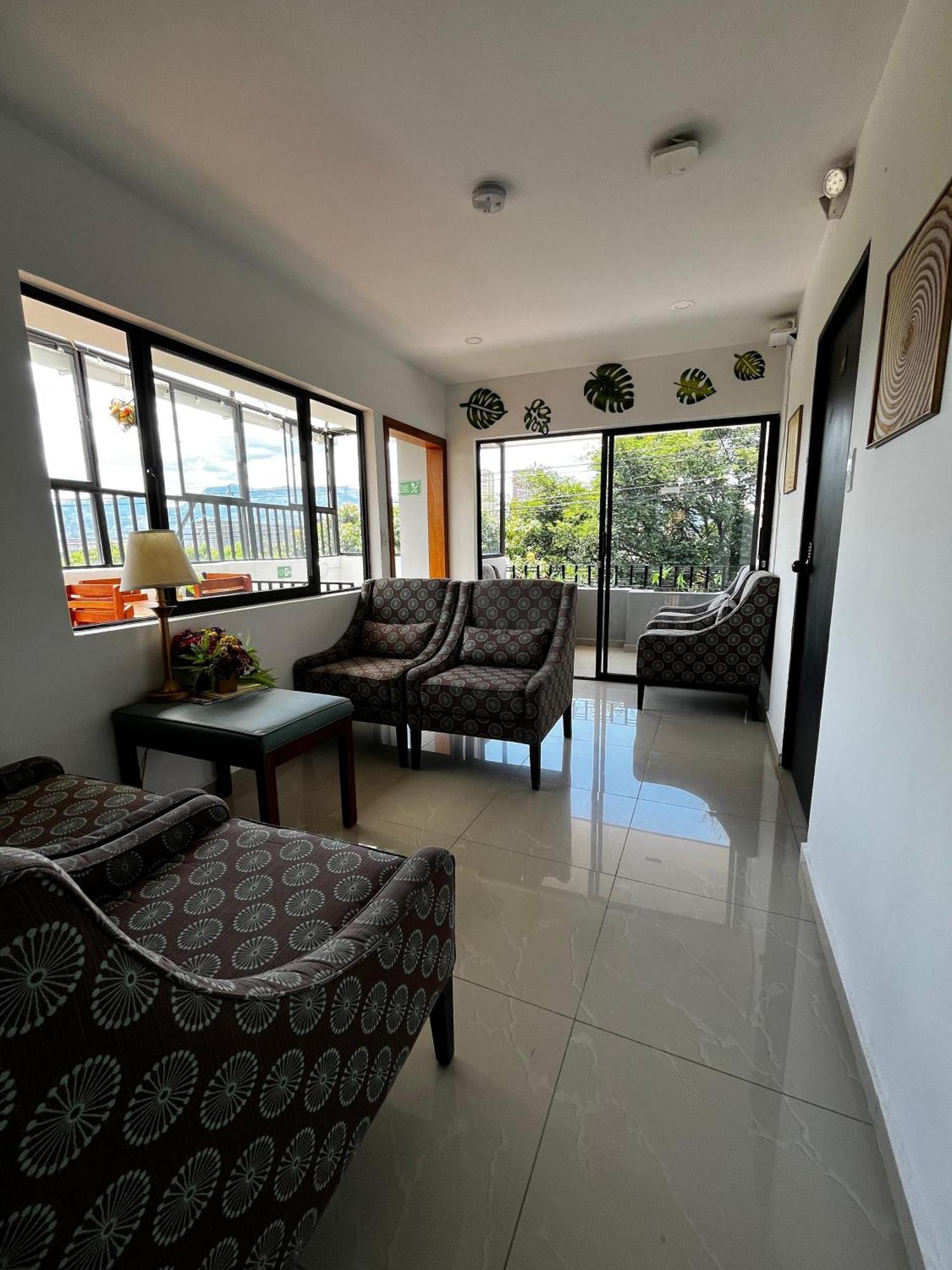 International Hotel Medellin Bagian luar foto